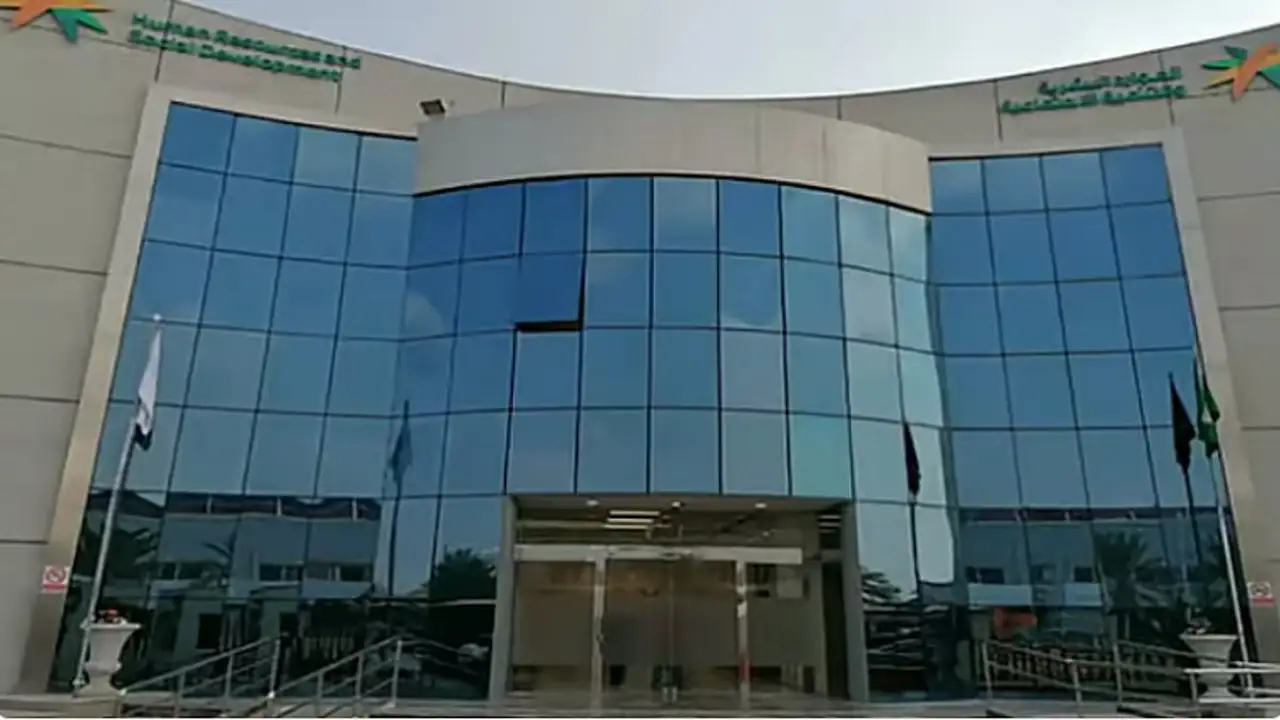 تحويل رواتب العمالة المنزلية يُلزم أصحاب العاملين فأكثر بتطبيقه في مرحلته الرابعة